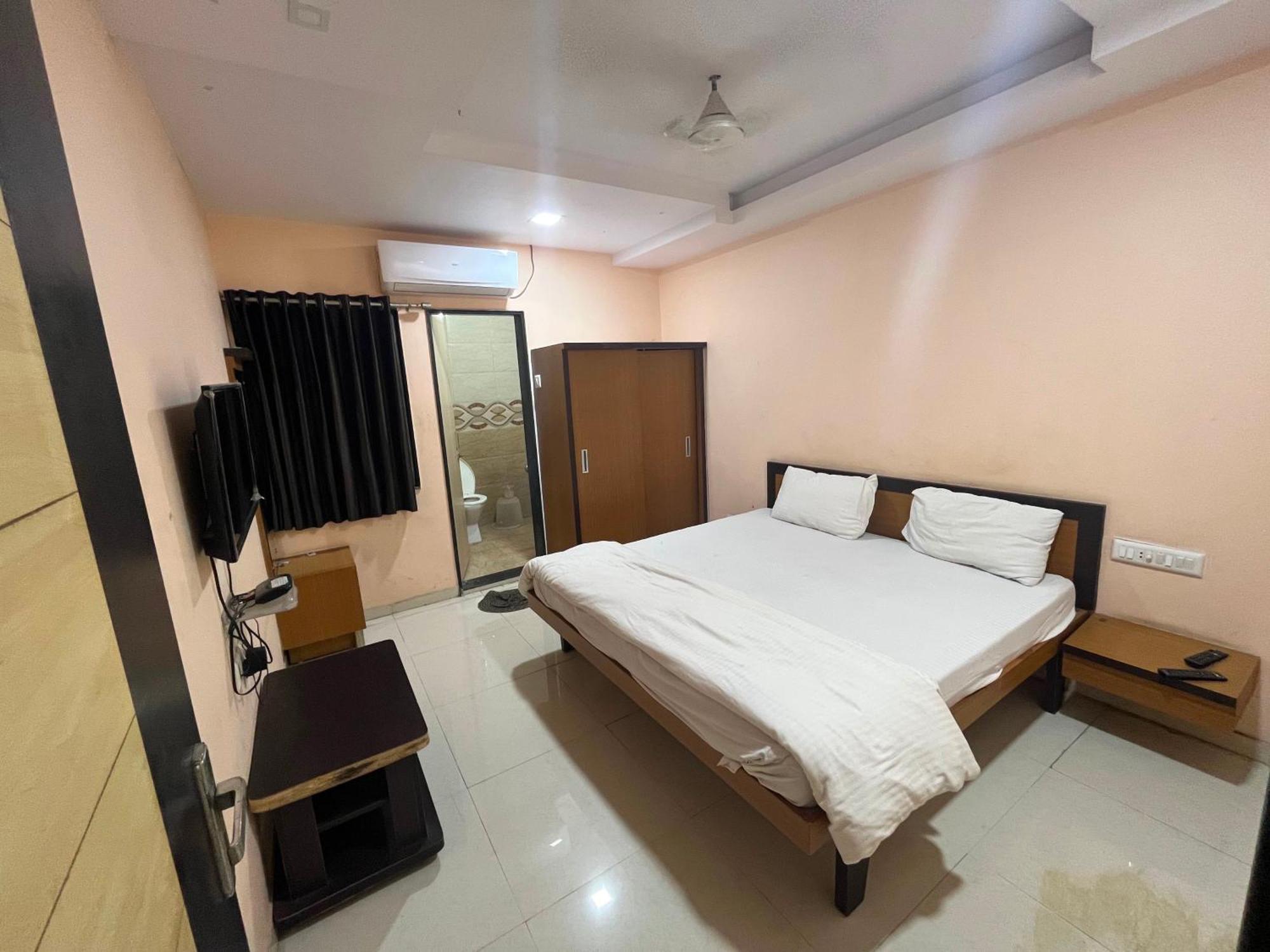 Oyo Hotel Rio Inn Ānand Dış mekan fotoğraf