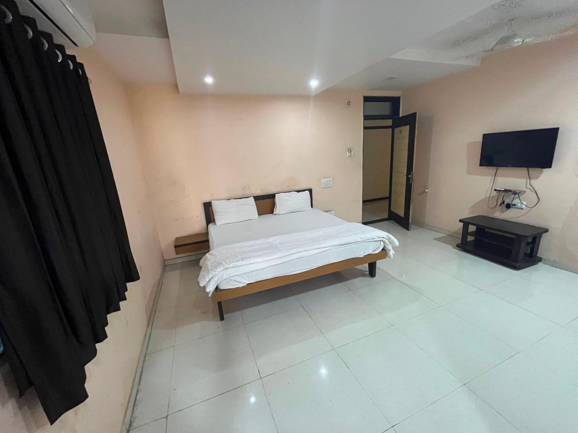 Oyo Hotel Rio Inn Ānand Dış mekan fotoğraf