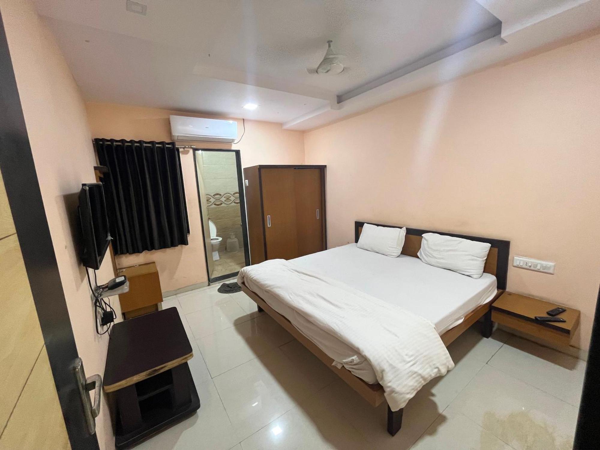 Oyo Hotel Rio Inn Ānand Dış mekan fotoğraf