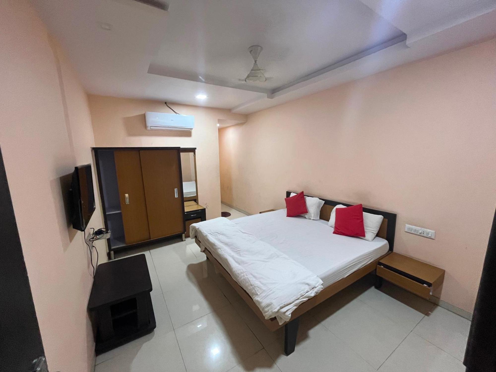 Oyo Hotel Rio Inn Ānand Dış mekan fotoğraf